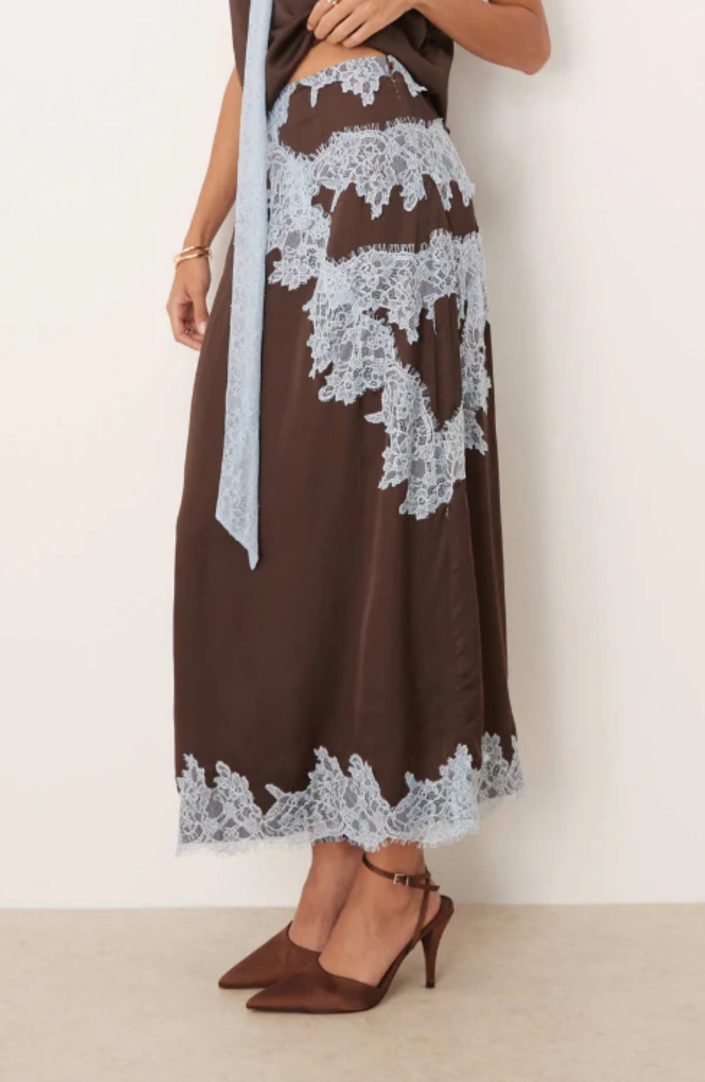 Valoria | Contrast Lace Halter Neck Skirt Set